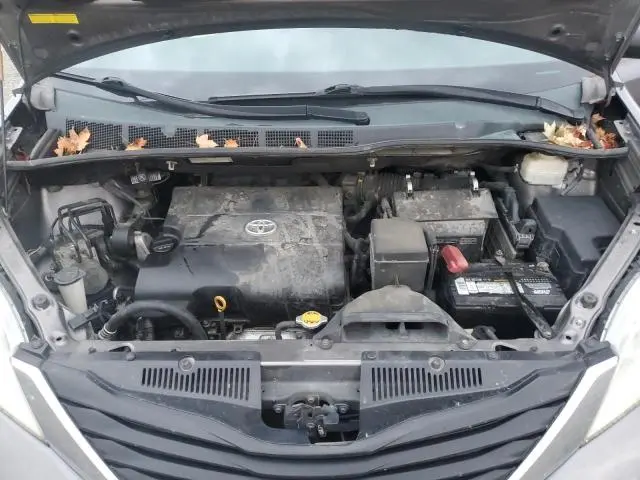 2011 TOYOTA SIENNA LE  