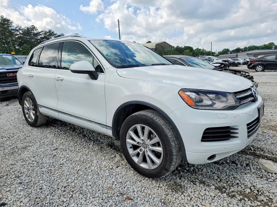 2013 VOLKSWAGEN TOUAREG V6  