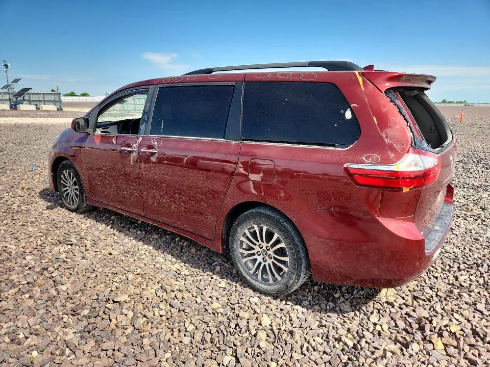 2018 TOYOTA SIENNA XLE 8-PASSENGER  