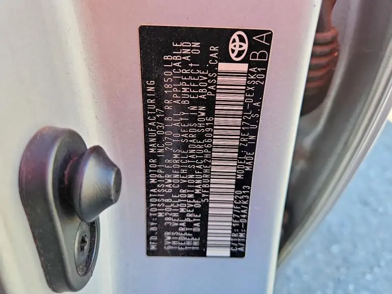 2017 TOYOTA COROLLA SE  