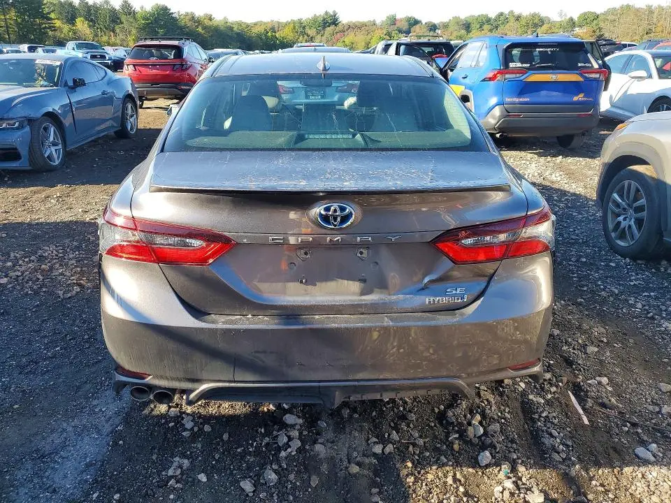 2021 TOYOTA CAMRY SE  
