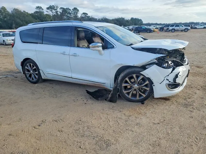 2017 CHRYSLER PACIFICA LIMITED  
