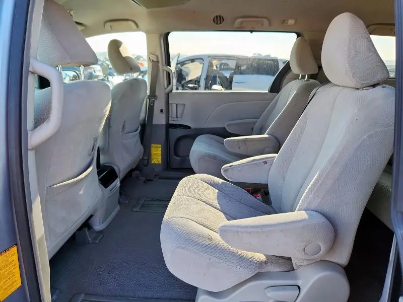 2011 TOYOTA SIENNA LE  