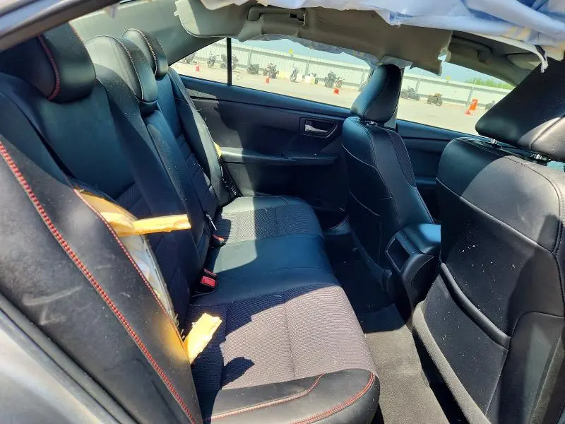 2016 TOYOTA CAMRY SE  