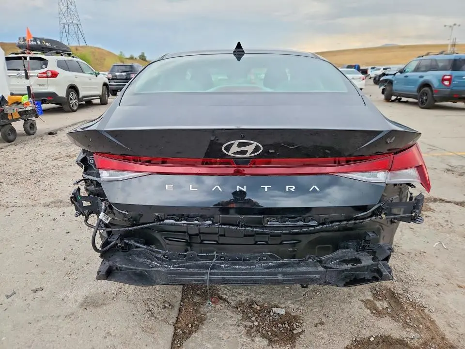 2025 HYUNDAI ELANTRA SE  