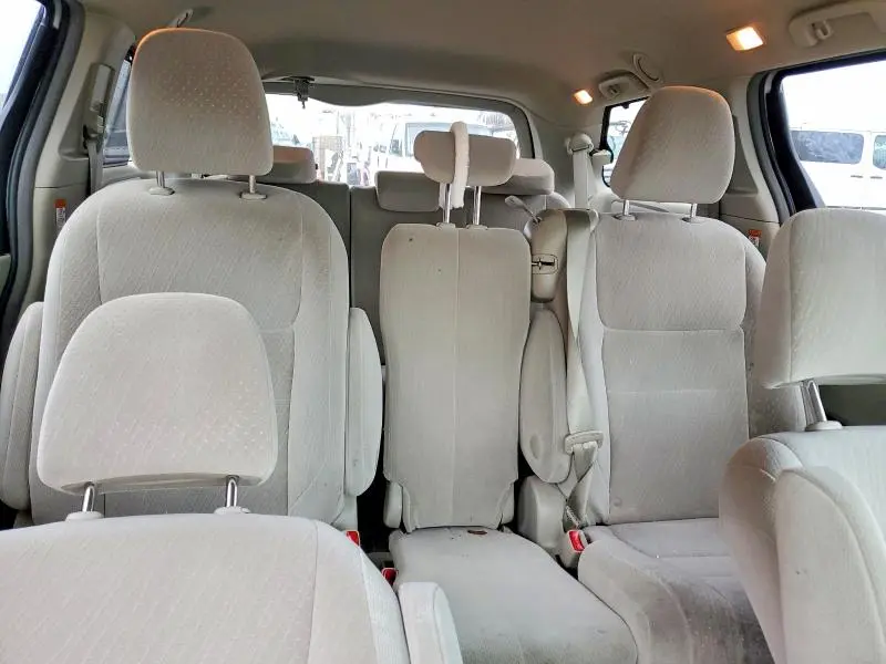 2016 TOYOTA SIENNA LE  