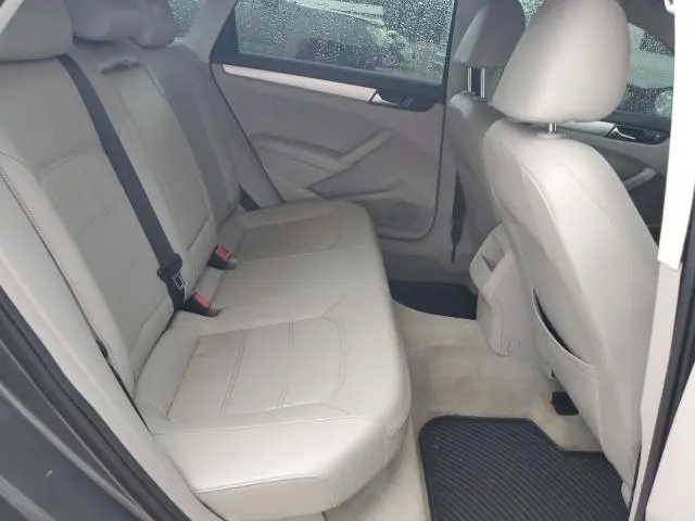 2012 VOLKSWAGEN PASSAT SE  