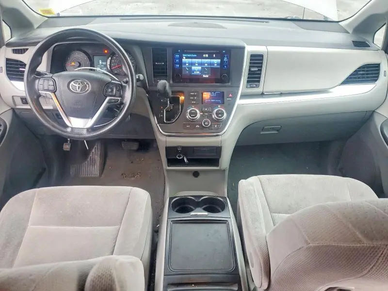 2017 TOYOTA SIENNA LE  