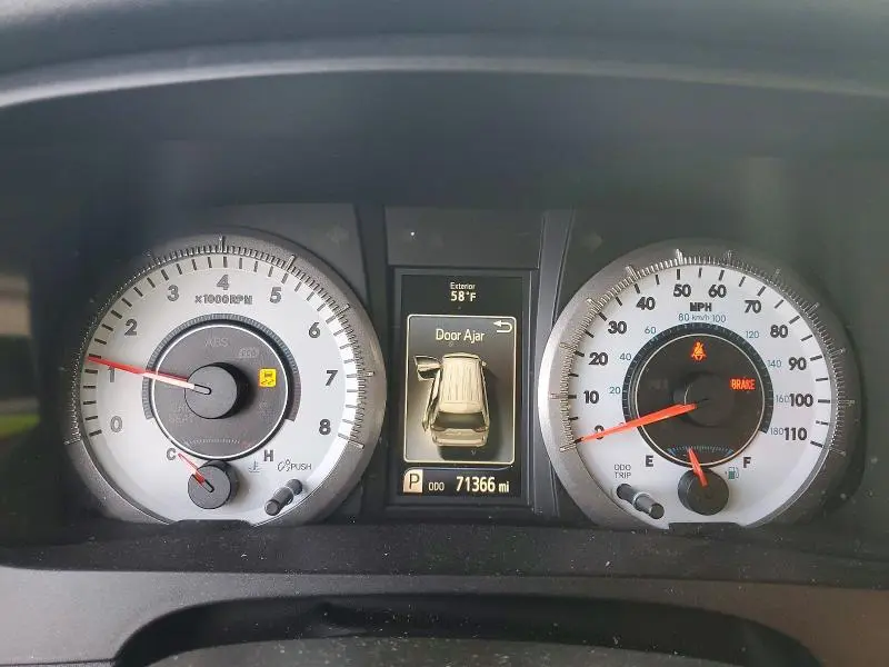 2017 TOYOTA SIENNA SE  