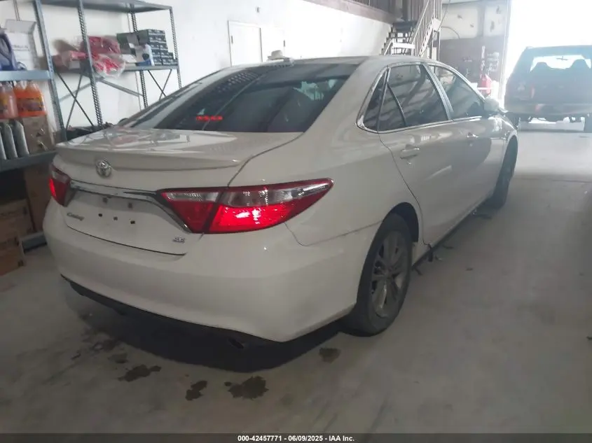2015 TOYOTA CAMRY SE