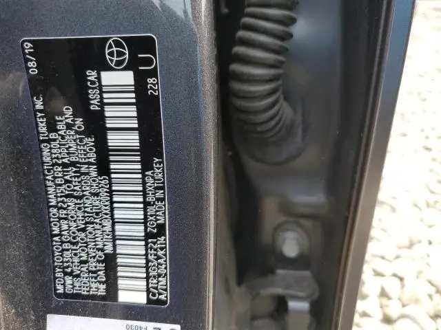 2019 TOYOTA C-HR XLE  