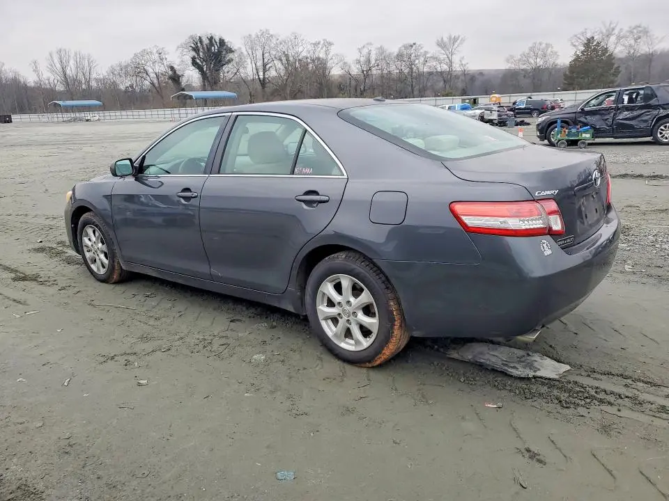 2011 TOYOTA CAMRY SE  