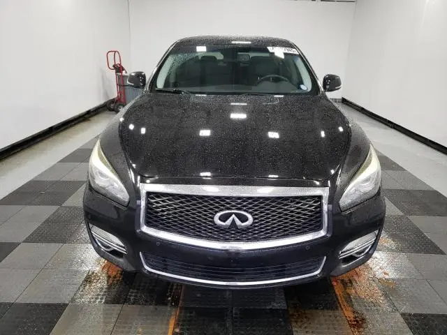 2016 INFINITI Q70L 5.6  