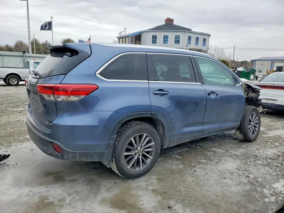 2019 TOYOTA HIGHLANDER XLE  