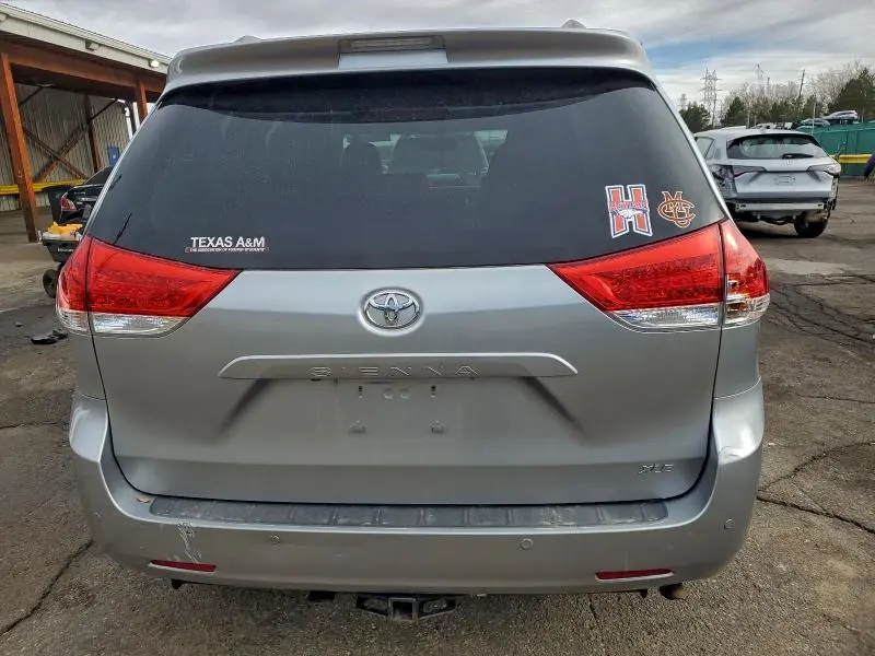 2014 TOYOTA SIENNA XLE  