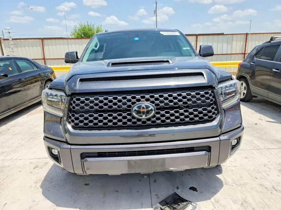 2018 TOYOTA TUNDRA CREWMAX SR5  