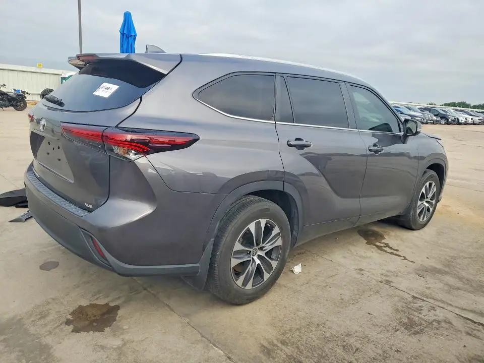 2024 TOYOTA HIGHLANDER XLE  