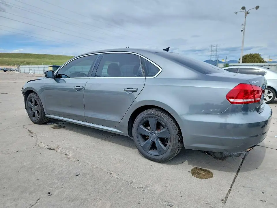 2013 VOLKSWAGEN PASSAT SE  