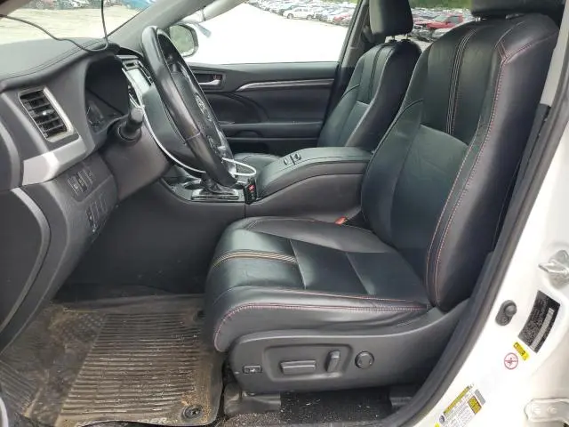 2019 TOYOTA HIGHLANDER SE  
