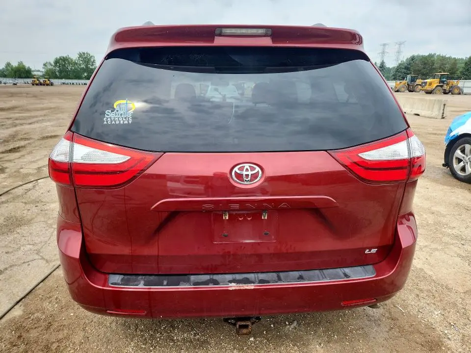 2016 TOYOTA SIENNA LE  