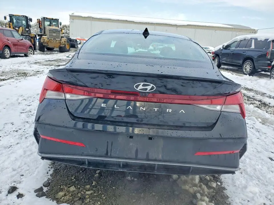 2025 HYUNDAI ELANTRA SEL SPORT  