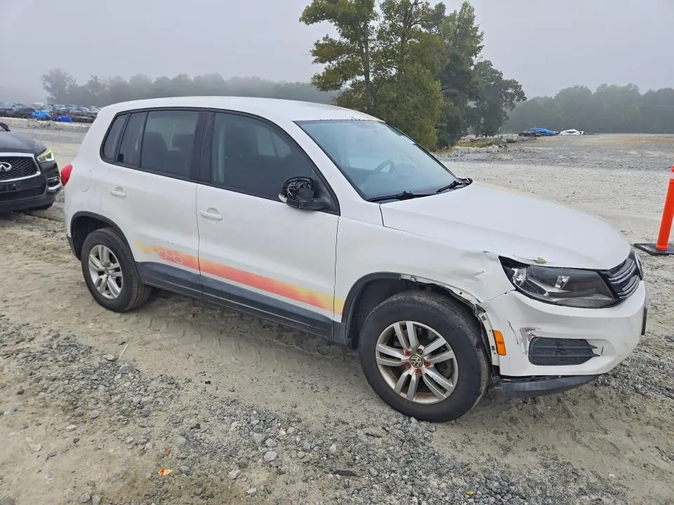 2013 VOLKSWAGEN TIGUAN S  