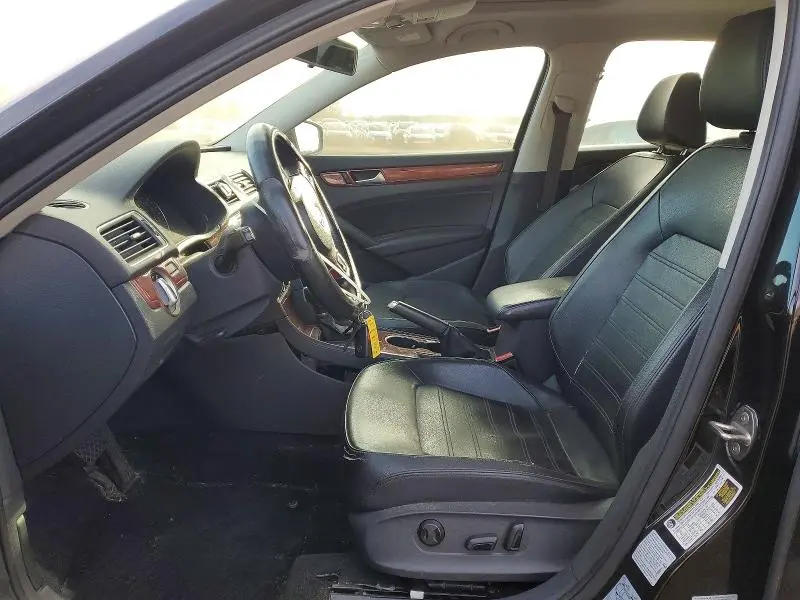 2015 VOLKSWAGEN PASSAT SE  