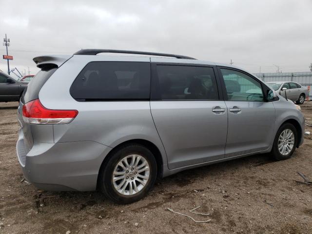 2013 TOYOTA SIENNA XLE