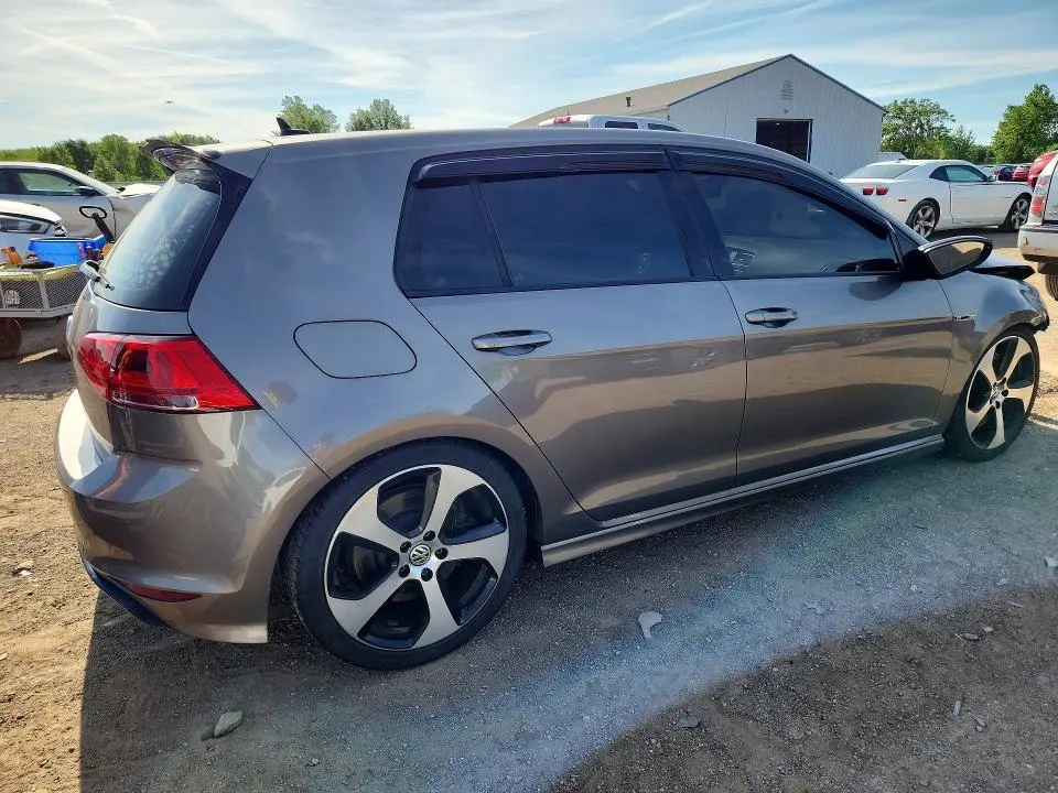 2016 VOLKSWAGEN GOLF R   