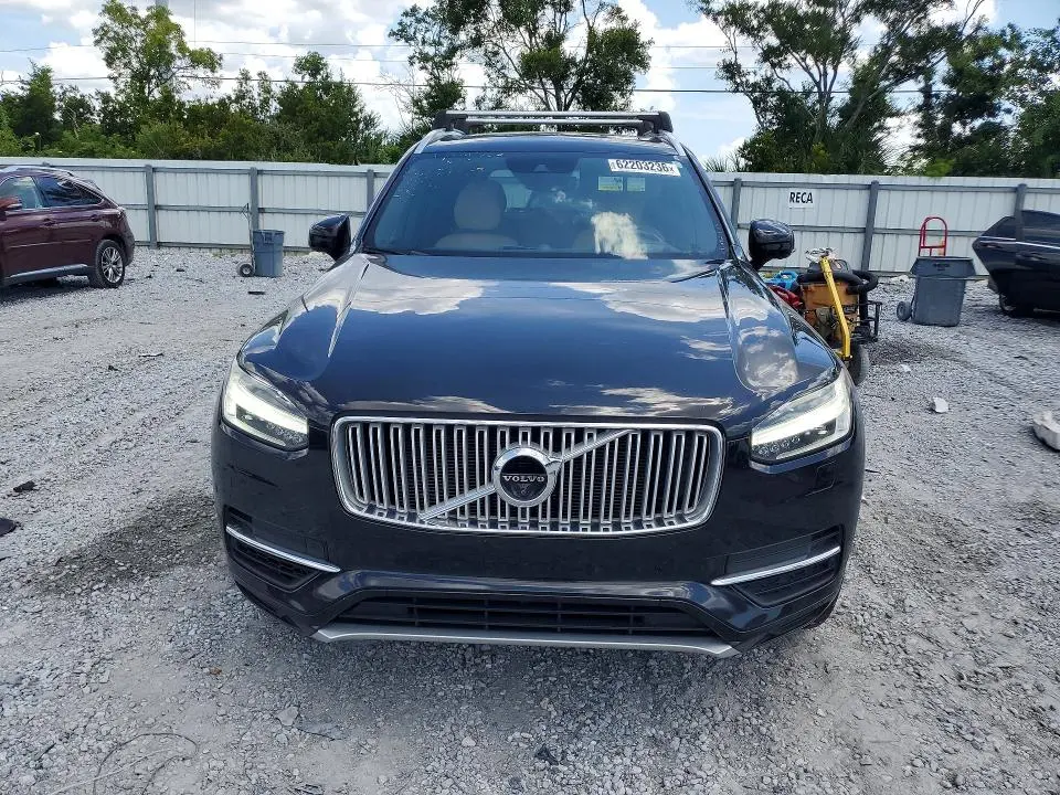 2017 VOLVO XC90 T8  