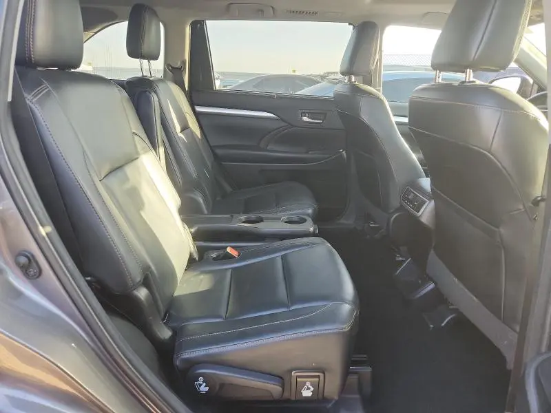 2017 TOYOTA HIGHLANDER XLE  