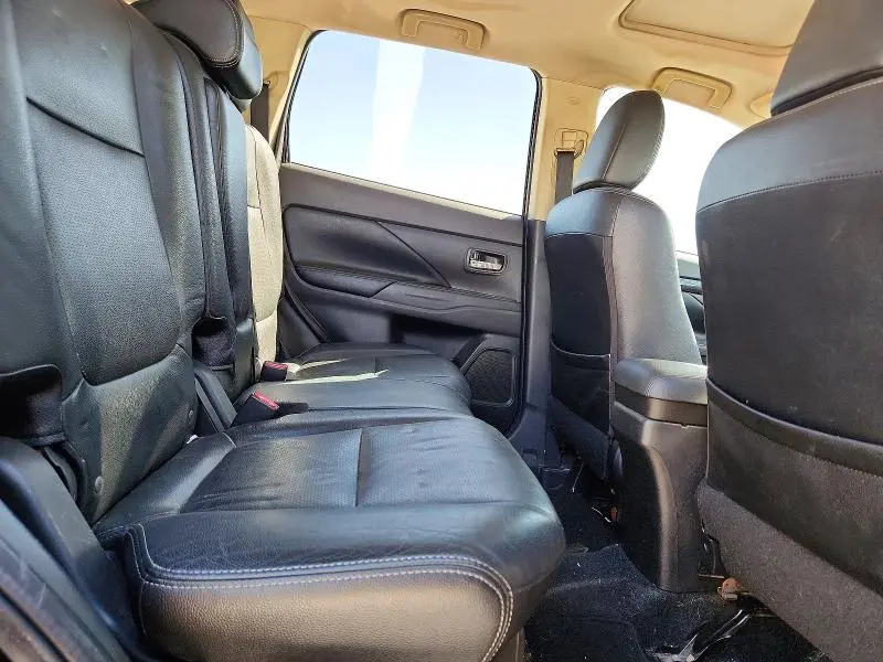 2018 MITSUBISHI OUTLANDER SE  