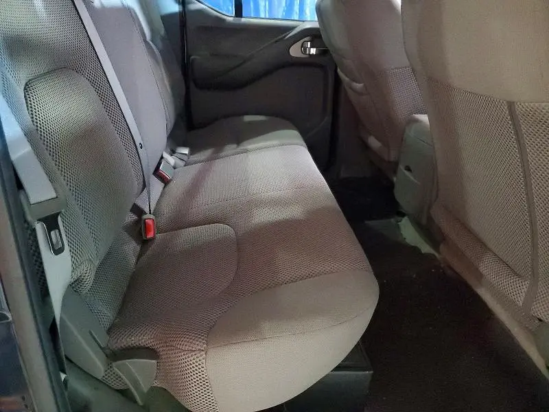 2015 NISSAN FRONTIER S  