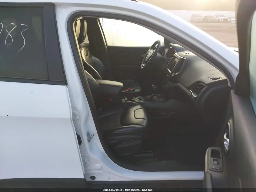 2022 JEEP CHEROKEE TRAILHAWK 4X4