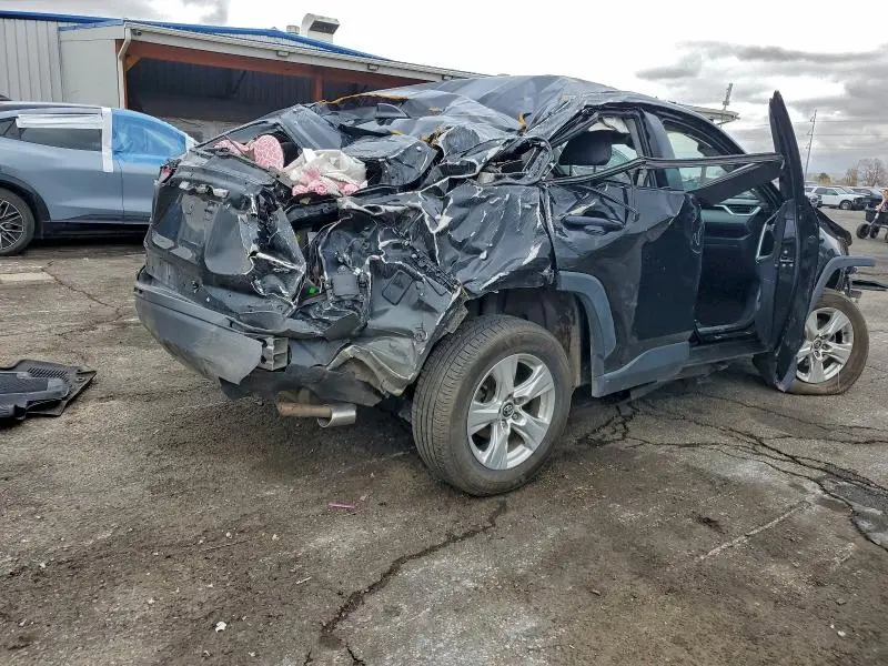 2021 TOYOTA RAV4 XLE  