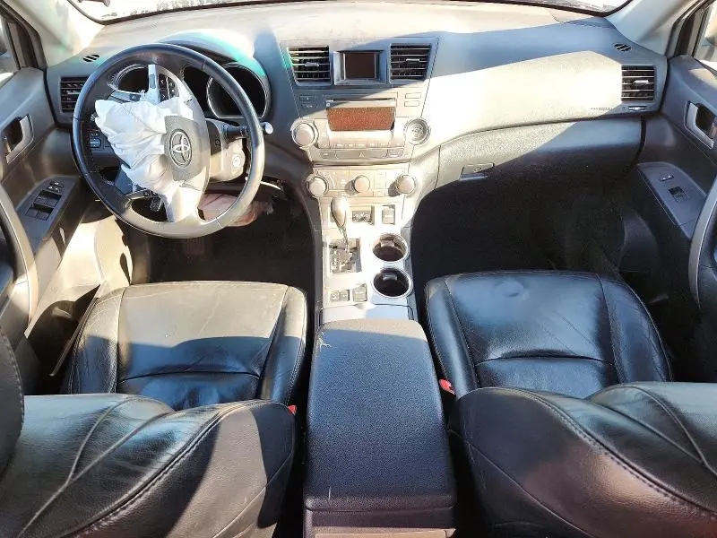 2011 TOYOTA HIGHLANDER SE  