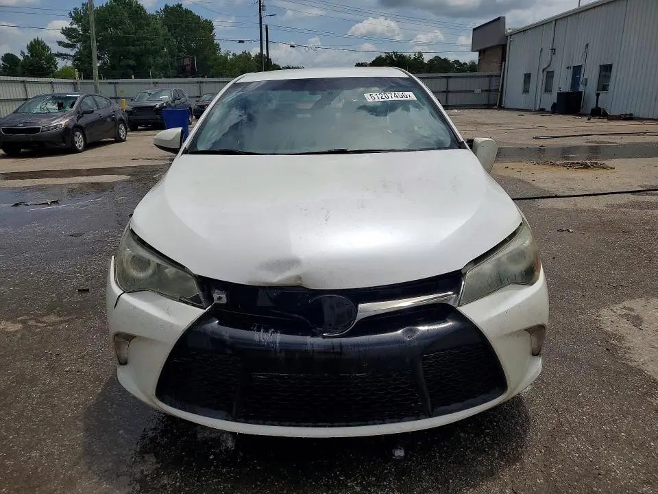 2016 TOYOTA CAMRY SE  
