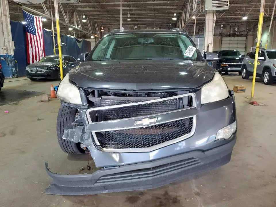 2011 CHEVROLET TRAVERSE LT  