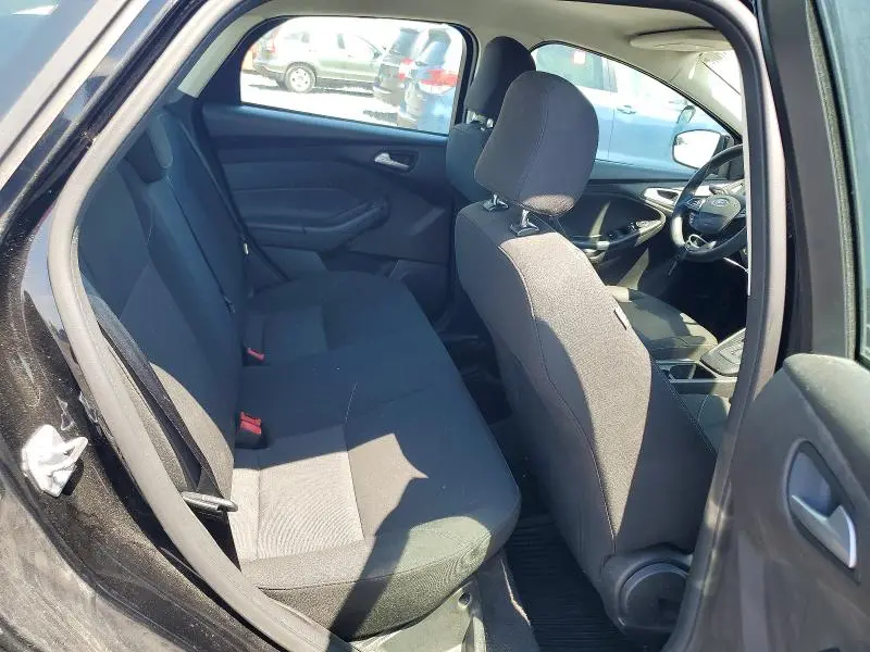 2017 FORD FOCUS SE  