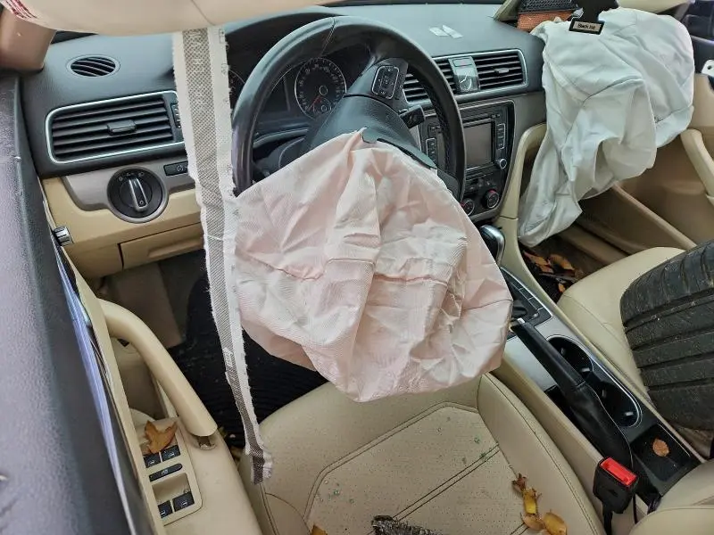 2015 VOLKSWAGEN PASSAT SE  