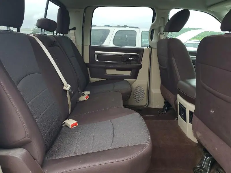 2016 RAM 1500 SLT  