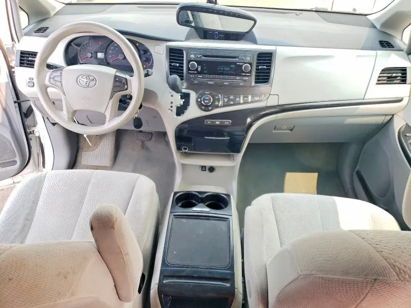 2013 TOYOTA SIENNA LE  