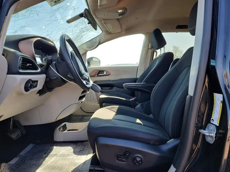 2022 CHRYSLER VOYAGER LX  