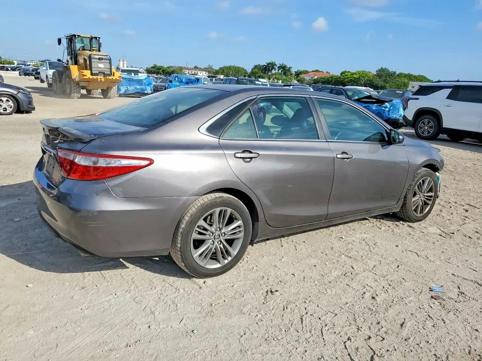 2015 TOYOTA CAMRY SE  