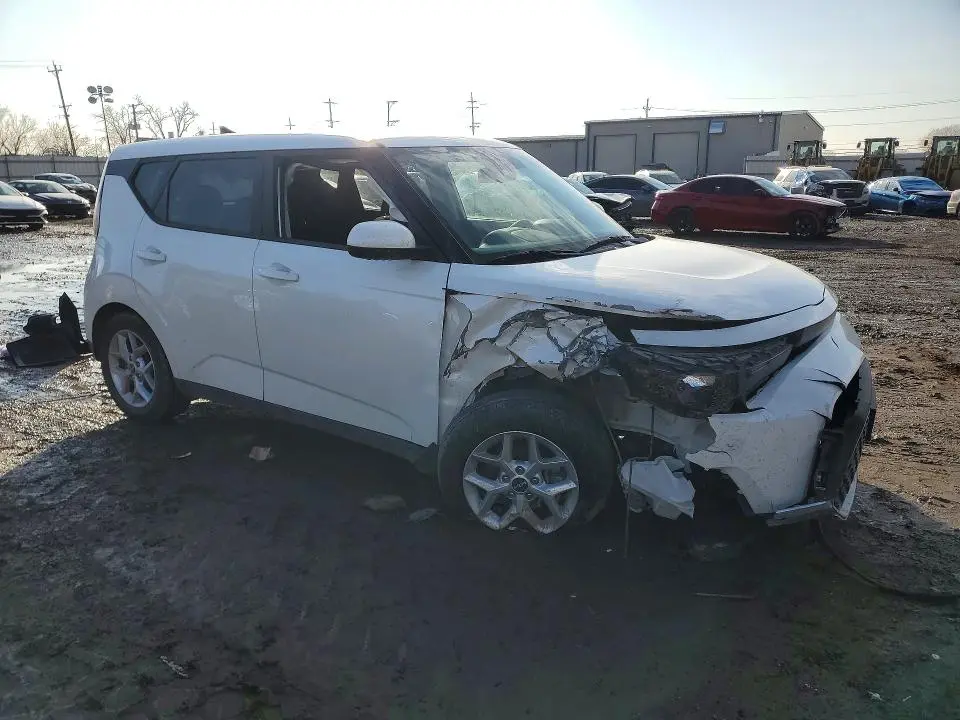 2023 KIA SOUL LX  