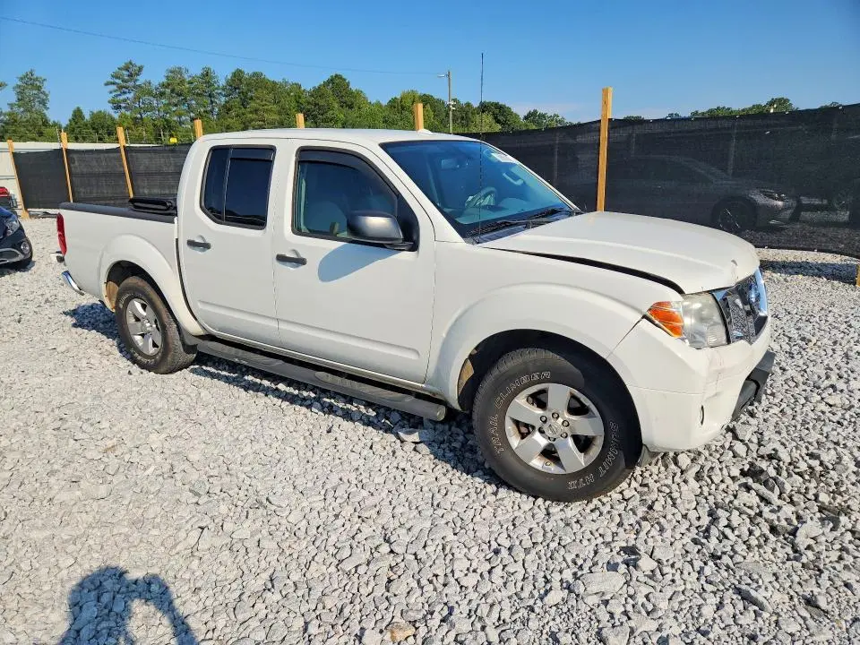 2013 NISSAN FRONTIER S  