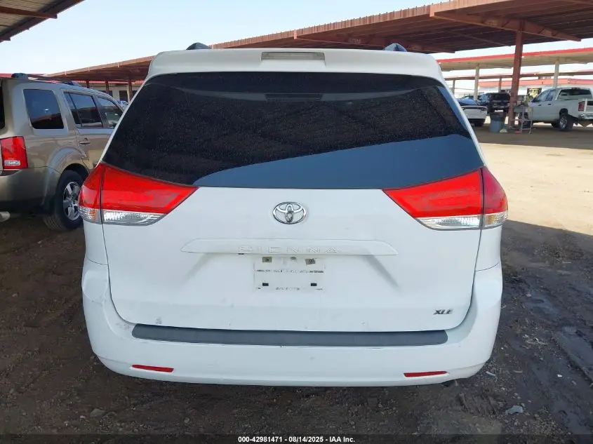 2011 TOYOTA SIENNA XLE V6