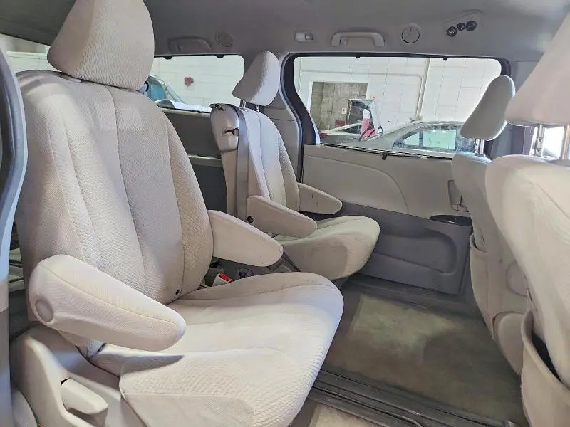 2011 TOYOTA SIENNA LE  