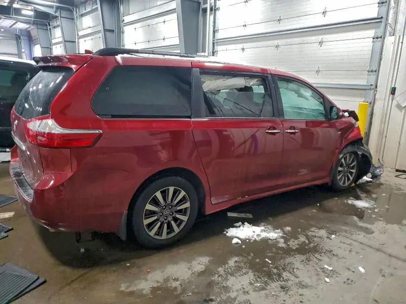 2020 TOYOTA SIENNA XLE  