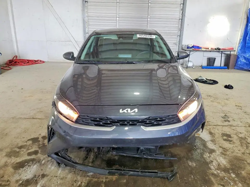2023 KIA FORTE LX  
